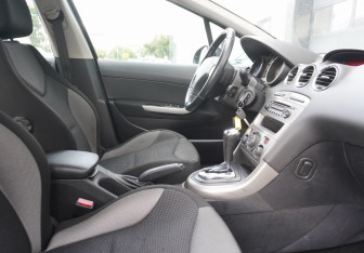 Подержанный автомобиль Peugeot 308 Hatchback 2012 года (11 фото)