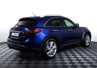 Подержанный автомобиль Infiniti QX70 2017 года (5 фото)