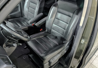 Подержанный автомобиль Peugeot Traveller 2018 года (18 фото)