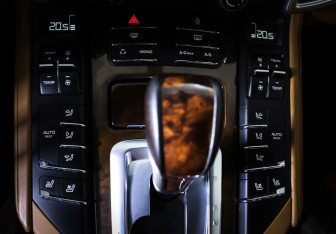 Подержанный автомобиль Porsche Cayenne 2012 года (18 фото)