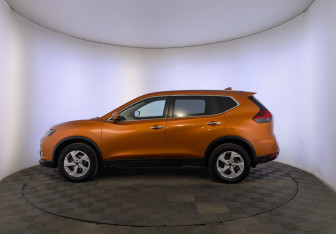 Подержанный автомобиль Nissan X-Trail 2019 года (8 фото)