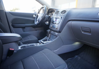Подержанный автомобиль Ford Focus Hatchback 2010 года (11 фото)