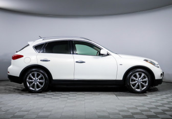 Подержанный автомобиль Infiniti EX 2008 года (4 фото)