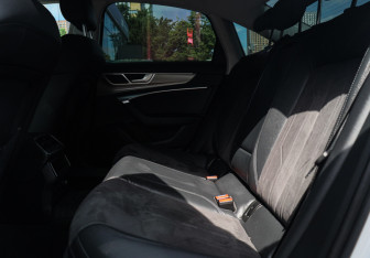 Подержанный автомобиль Audi A6 Sedan 2021 года (10 фото)