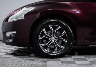 Подержанный автомобиль Nissan Teana 2014 года (15 фото)