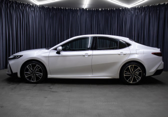 Новый Toyota Camry Sedan 2024 (8 фото)