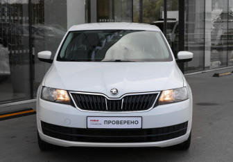 Подержанный автомобиль Skoda Rapid Liftback 2014 года (2 фото)