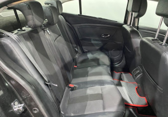 Подержанный автомобиль Renault Fluence 2012 года (12 фото)