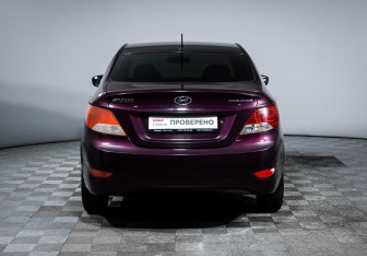 Подержанный автомобиль Hyundai Solaris Sedan 2013 года (6 фото)