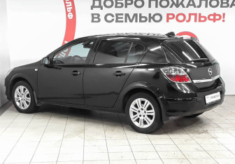 Подержанный автомобиль Opel Astra Hatchback 2010 года (6 фото)