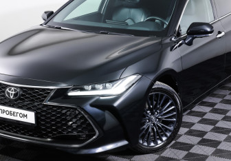 Подержанный автомобиль Toyota Avalon 2022 года (26 фото)