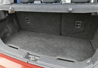 Подержанный автомобиль Suzuki Swift Hatchback 2008 года (14 фото)