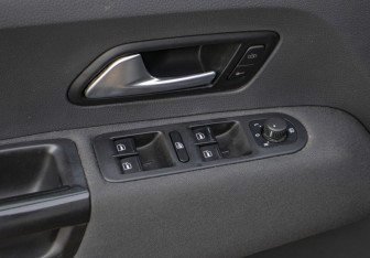 Подержанный автомобиль Volkswagen Amarok 2012 года (21 фото)