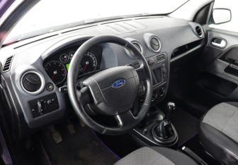 Подержанный автомобиль Ford Fusion 2007 года (7 фото)