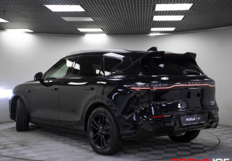 Подержанный автомобиль Voyah Free 2023 года (30 фото)