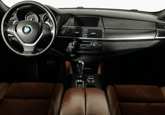 Подержанный автомобиль BMW X6 2011 года (12 фото)