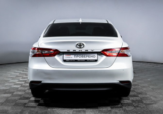 Подержанный автомобиль Toyota Camry Sedan 2020 года (6 фото)