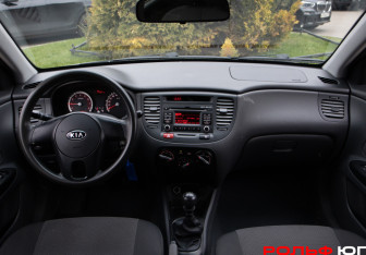 Подержанный автомобиль Kia Rio Hatchback 2010 года (11 фото)