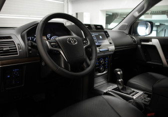 Подержанный автомобиль Toyota Land Cruiser Prado 2021 года (7 фото)