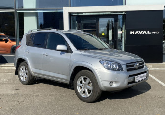 Подержанный автомобиль Toyota RAV4 2008 года (3 фото)