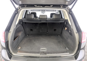 Подержанный автомобиль Volkswagen Touareg 2012 года (10 фото)