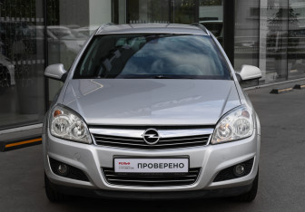 Подержанный автомобиль Opel Astra Wagon 2013 года (2 фото)