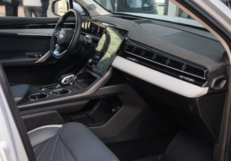 Подержанный автомобиль Geely Atlas 2024 года (7 фото)