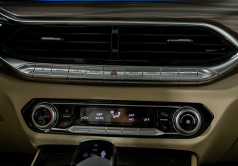 Подержанный автомобиль FAW Bestune T77 2022 года (10 фото)