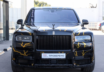 Подержанный автомобиль Rolls-Royce Cullinan 2019 года (2 фото)