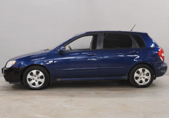 Подержанный автомобиль Kia Cerato Hatchback 2006 года (8 фото)
