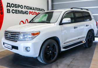 Подержанный автомобиль Toyota Land Cruiser Suv 2014 года (1 фото)