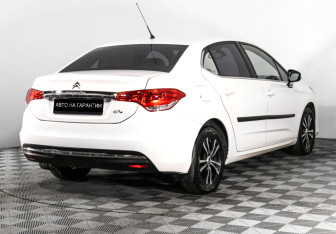 Подержанный автомобиль Citroen C4 Sedan 2016 года (3 фото)