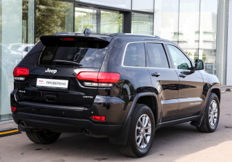 Подержанный автомобиль Jeep Grand Cherokee 2016 года (5 фото)