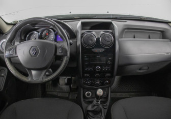 Подержанный автомобиль Renault Duster 2017 года (13 фото)