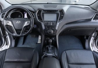 Подержанный автомобиль Hyundai Santa Fe 2012 года (14 фото)