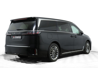 Подержанный автомобиль Voyah Dream 2024 года (5 фото)