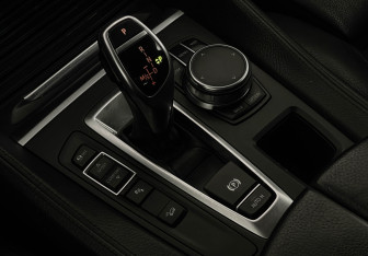 Подержанный автомобиль BMW X6 2016 года (17 фото)