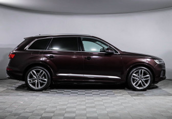 Подержанный автомобиль Audi Q7 2021 года (4 фото)