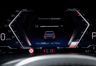 Подержанный автомобиль BMW X5 2025 года (11 фото)