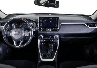 Подержанный автомобиль Toyota RAV4 2021 года (12 фото)
