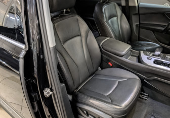 Подержанный автомобиль Audi Q7 2016 года (23 фото)