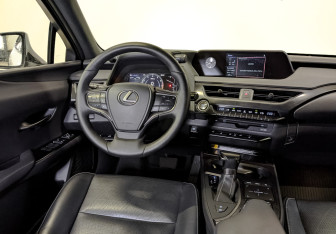 Подержанный автомобиль Lexus UX 2018 года (30 фото)