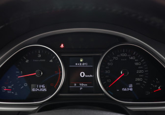 Подержанный автомобиль Audi Q7 2013 года (9 фото)