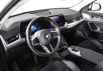 Подержанный автомобиль BMW X2 2024 года (12 фото)