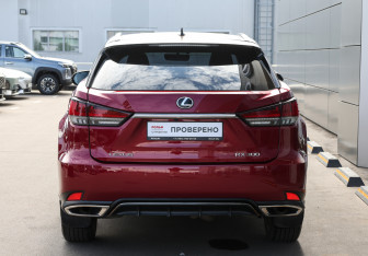 Подержанный автомобиль Lexus RX 2020 года (6 фото)
