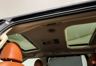 Подержанный автомобиль Kia Carnival 2022 года (19 фото)