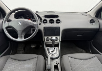 Подержанный автомобиль Peugeot 308 Hatchback 2010 года (12 фото)