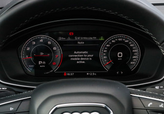 Подержанный автомобиль Audi Q5 2025 года (33 фото)