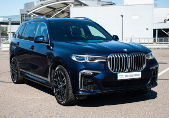 Подержанный автомобиль BMW X7 2021 года (3 фото)