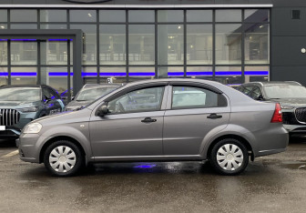 Подержанный автомобиль Chevrolet Aveo Sedan 2007 года (8 фото)